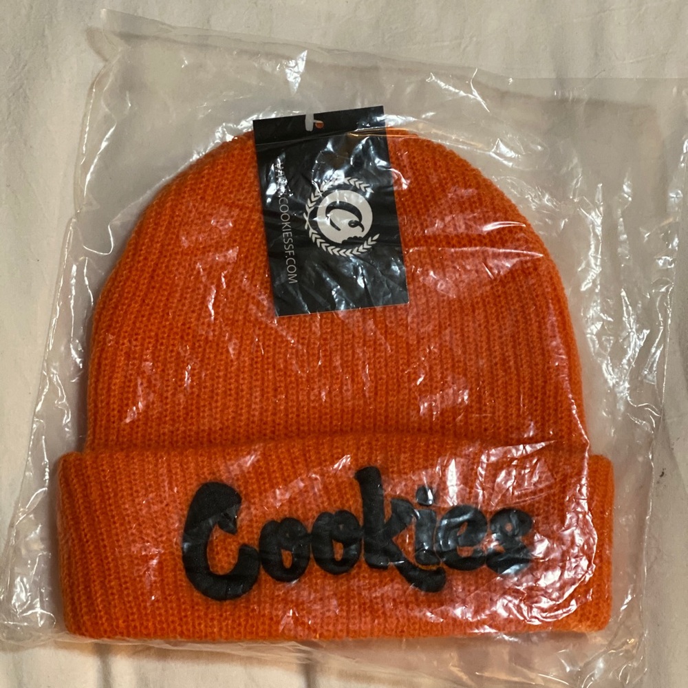 BRAND NEW in PLASTIC COOKIES beanie.